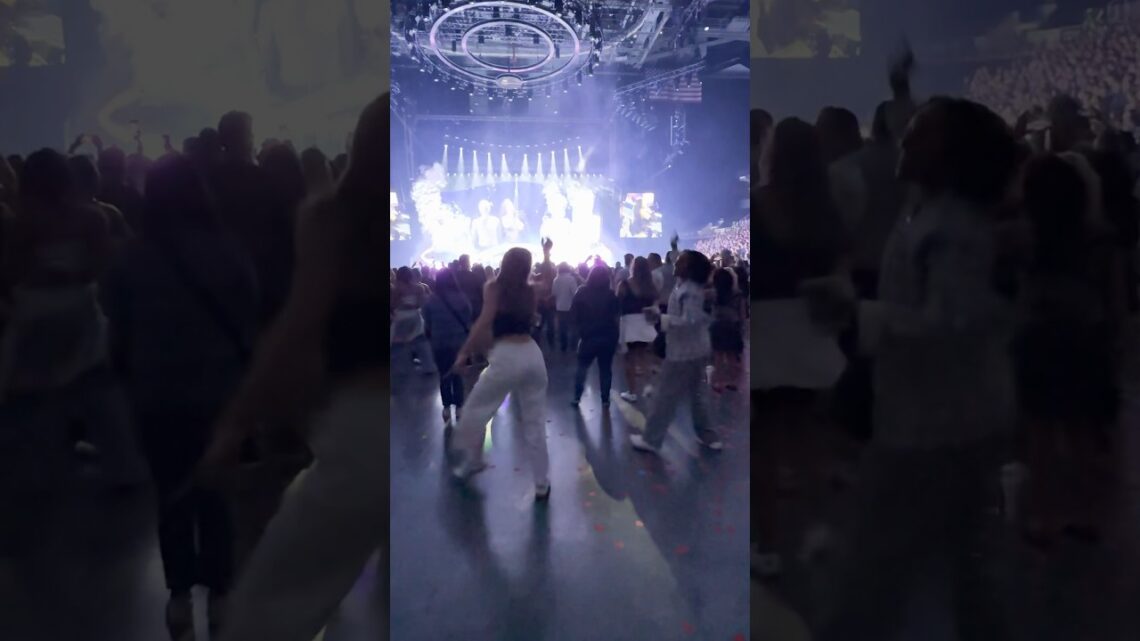 She did MY choreo at the DUA LIPA concert!! #dualipa